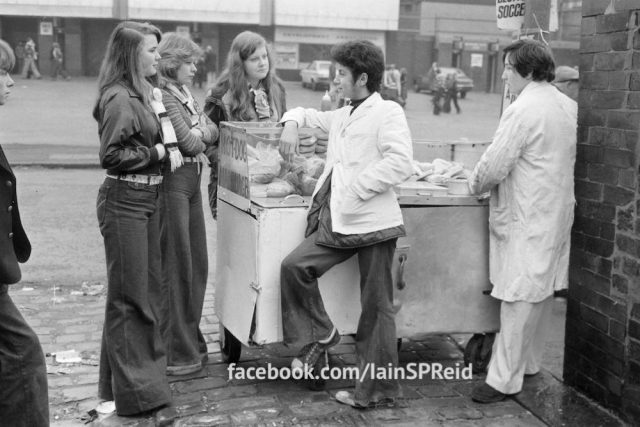 Fantastic Photos of Manchester United and Manchester City Fans in 1976 ...