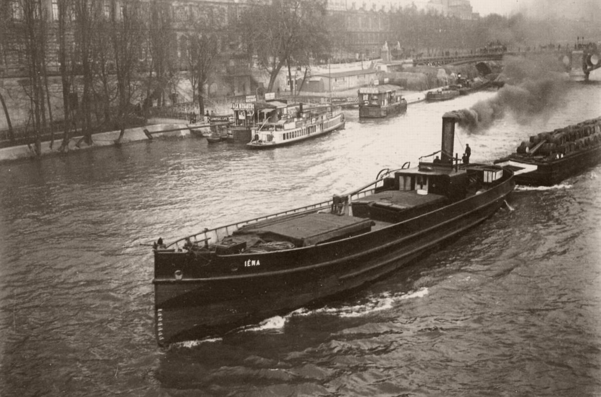 Émile Zola's Photographs Boats on the Seine