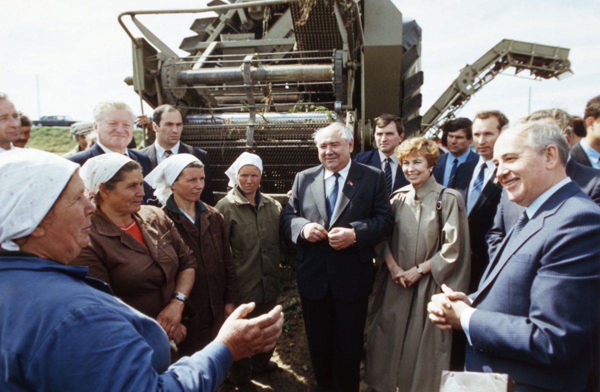 The Collapse of the Soviet Union in Pictures