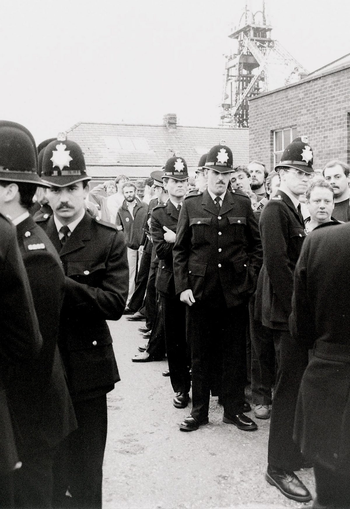 Coppers: Brilliant Photographs of British Police in the 1980s - Flashbak