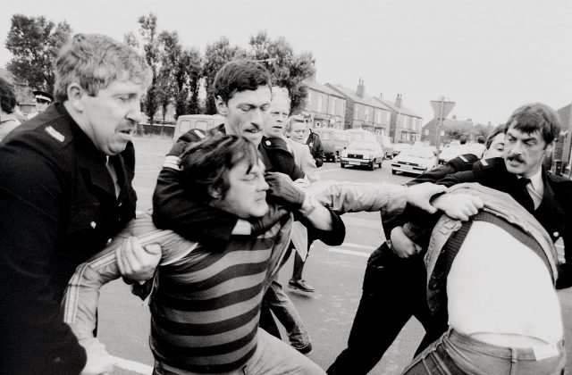 Coppers: Brilliant Photographs of British Police in the 1980s - Flashbak