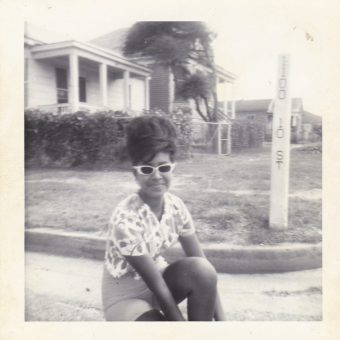 21 Vintage Snapshots Of Women in Killer Sunglasses - Flashbak