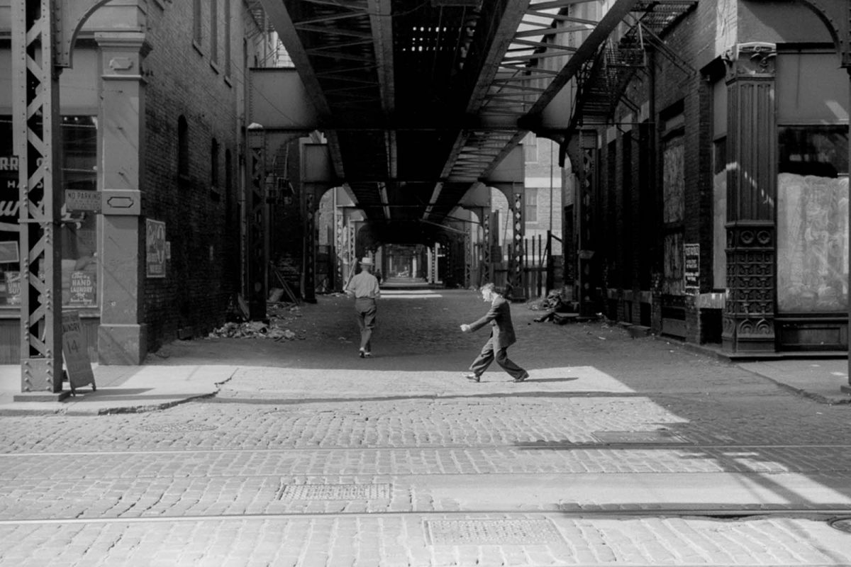 Striking Images of 1941 Chicago by John Vachon, One of the New Deal's Most Original Photographers