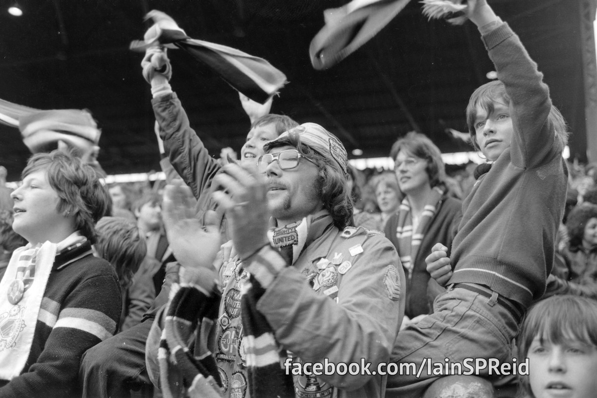 Manchester United and Manchester City football fans in the 1970s by Iaian S P reid 