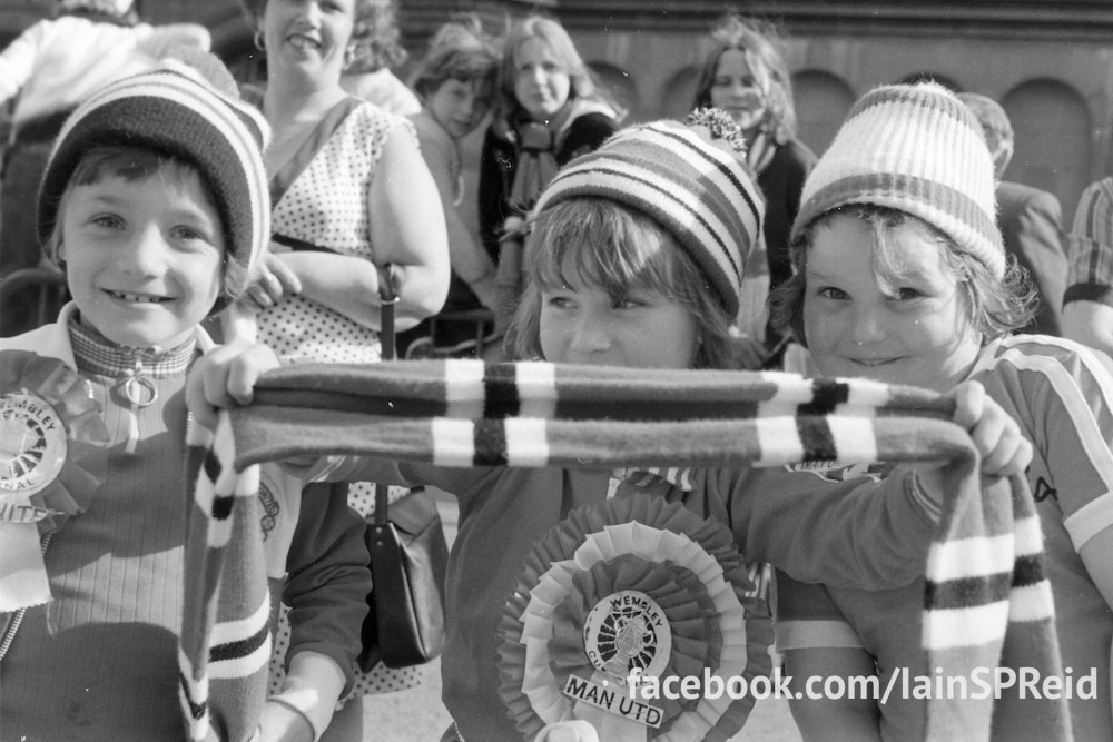 Manchester United and Manchester City football fans in the 1970s by Iaian S P reid 