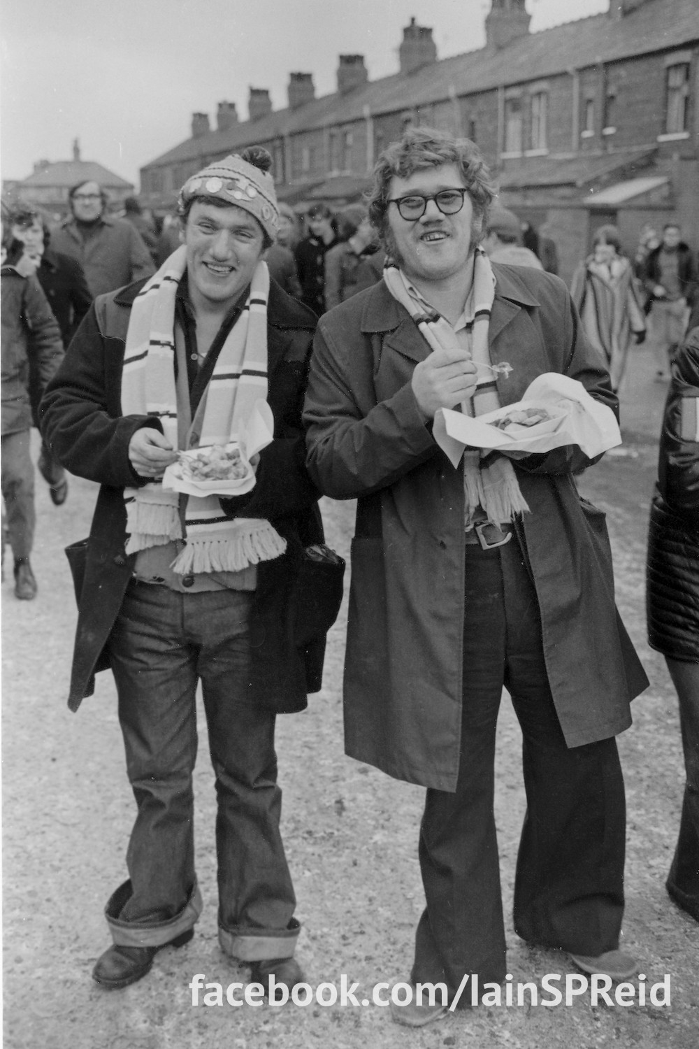 Manchester United and Manchester City football fans in the 1970s by Iaian S P reid 