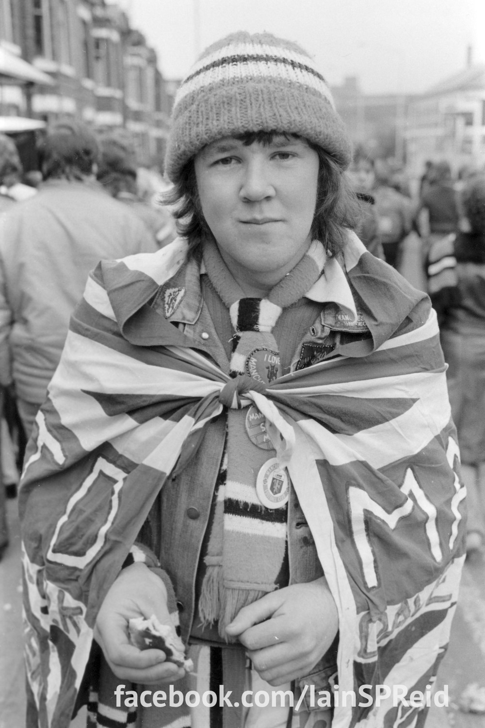 Manchester United and Manchester City football fans in the 1970s by Iaian S P reid 