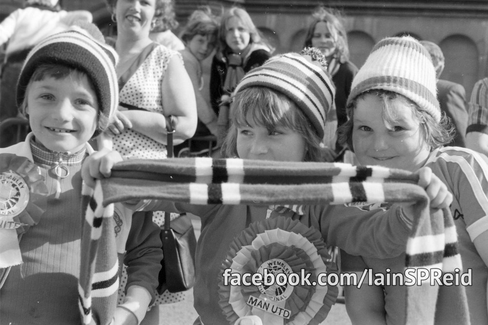 Manchester United and Manchester City football fans in the 1970s by Iaian S P reid 