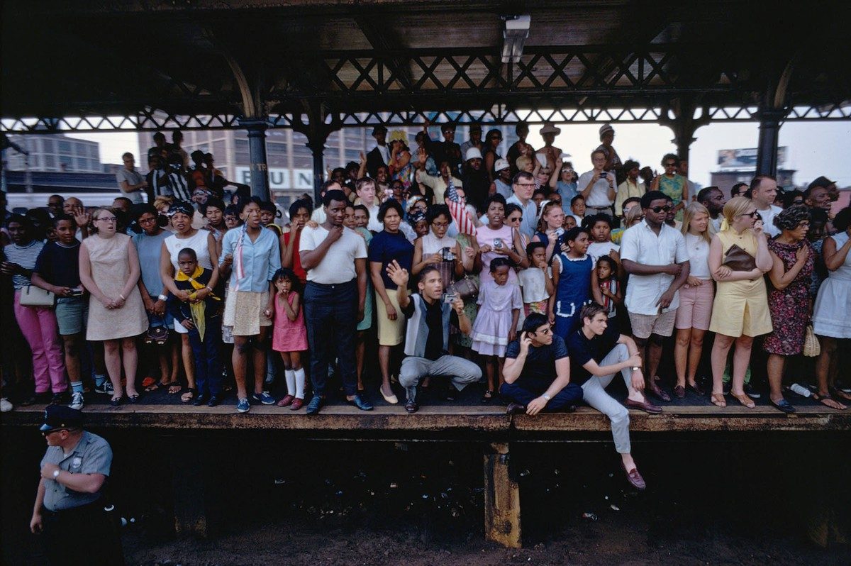 People fill North Philadelphia station as the train passes on June 8, 1968.