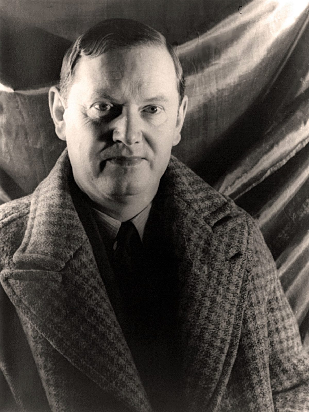 Evelyn Waugh, writer, books, 1900s