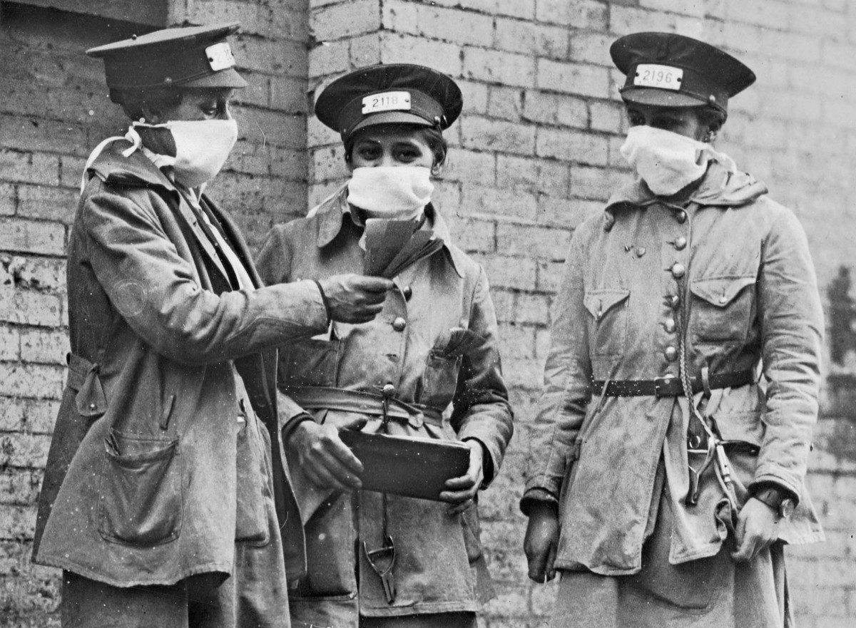 New York City conductorettes wear masks, on October 16, 1918