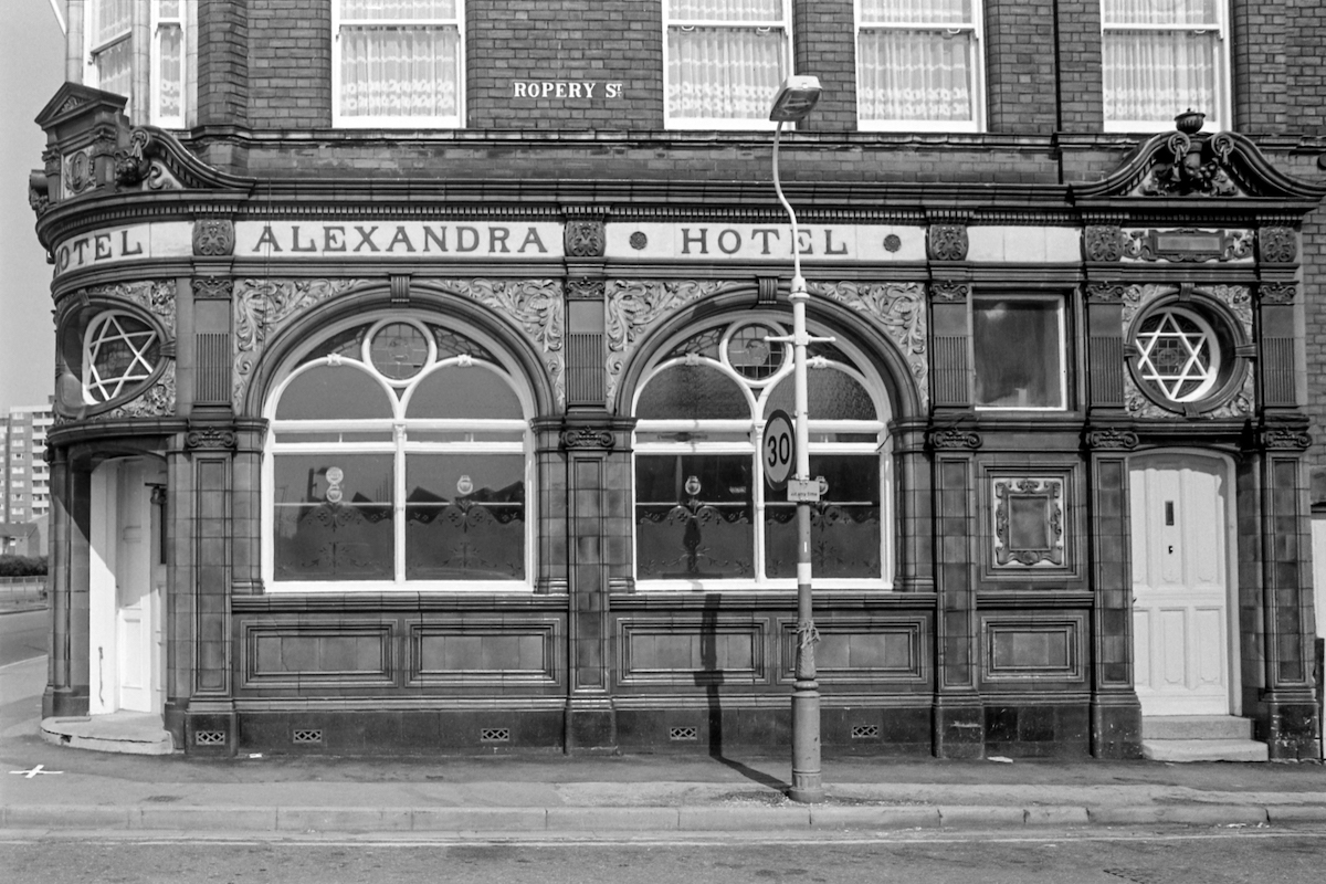 Alexandra Hotel, Hessle Rd , Ropery St, Hull 1981