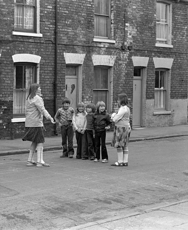 Children's Games, Street games, Walton St area, Hull, 1979 - Flashbak