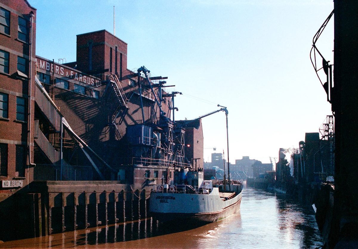 Downstream view, Scott St, River Hull, Hull 1985