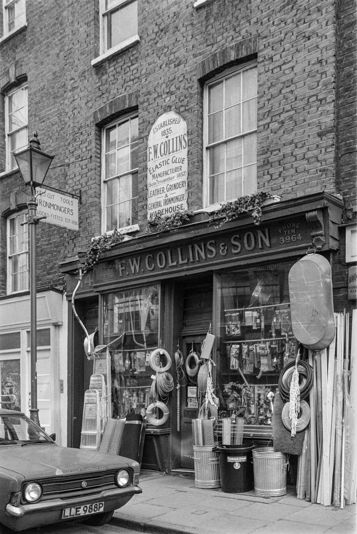 F W Collins, Ironmongers, Earlham St, Covent Garden, Camden, 1987