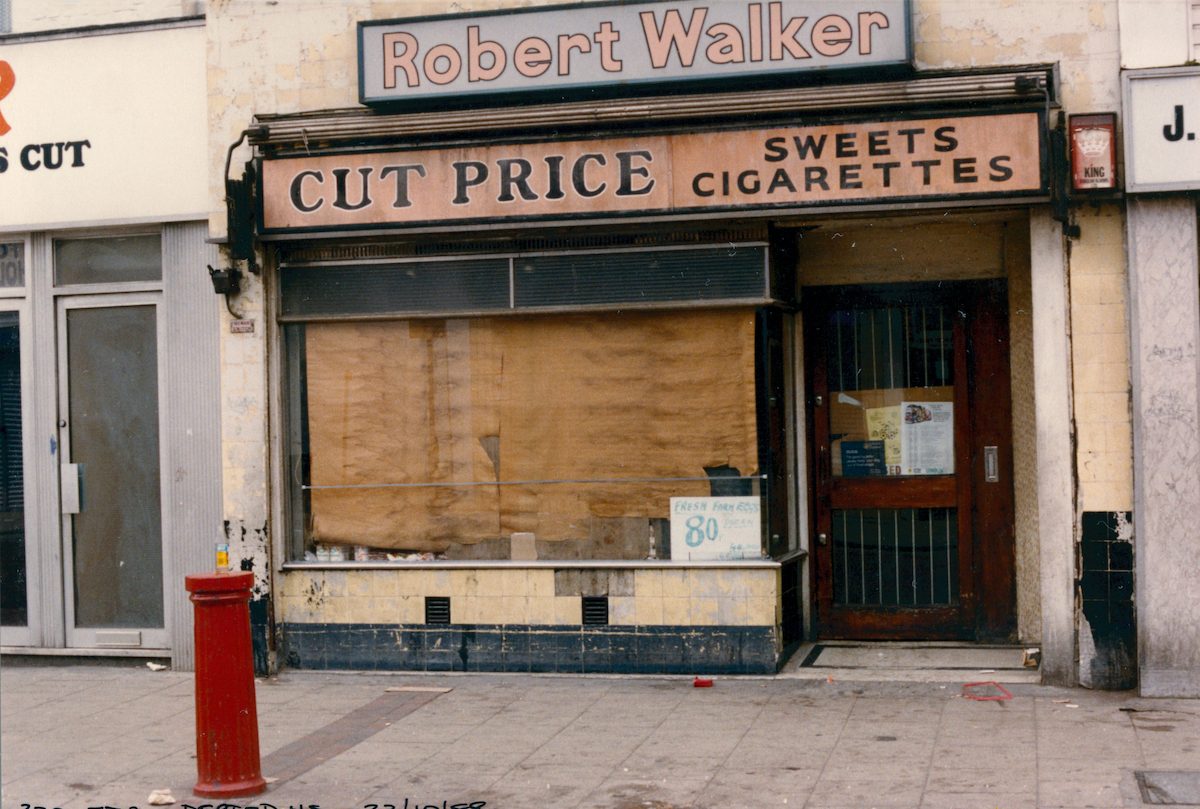 Robert Wallace, shop, sweets, Deptford High St, Deptford, Lewisham, 1988