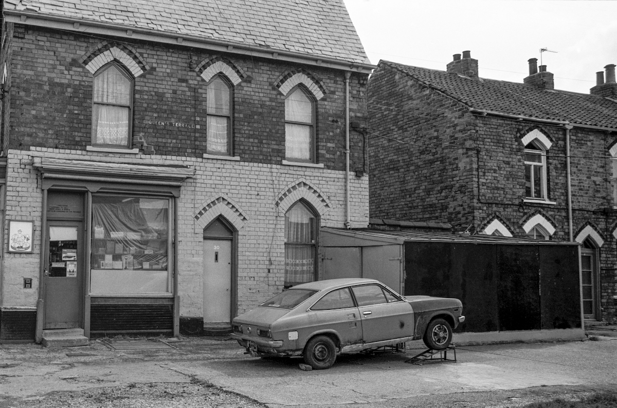 Shop, corner, Queen's Terrace, Sculcoates Lane, Hull, 1982