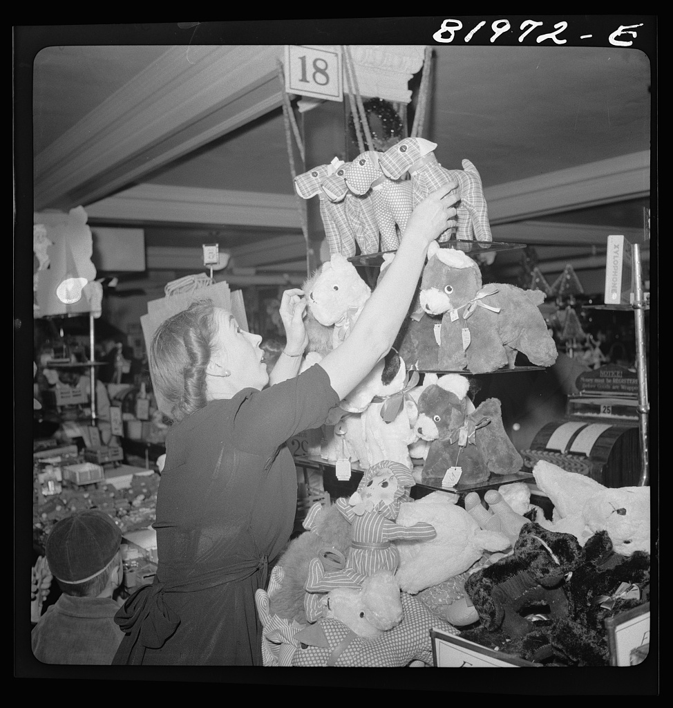 John Collier Washington, D.C. Christmas shopping in Woolworth's five and ten cent store] Contributor Names Collier, John, Jr., 1913-1992, photographer Created : Published 1941 Dec.