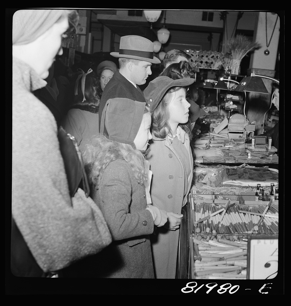 John Collier Washington, D.C. Christmas shopping in Woolworth's five and ten cent store] Contributor Names Collier, John, Jr., 1913-1992, photographer Created : Published 1941 Dec.