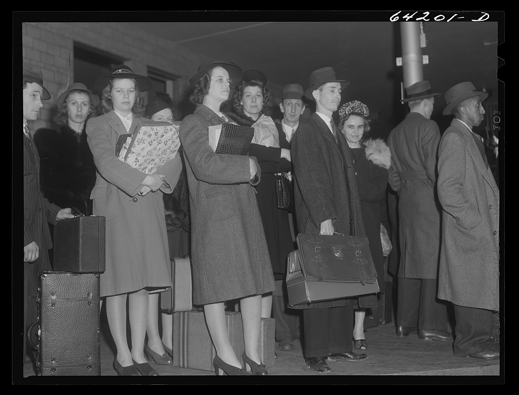 Title Washington, D.C. Greyhound bus terminal on the day before Christmas Contributor Names Vachon, John, 1914-1975, photographer Created : Published 1941 Dec. 24.