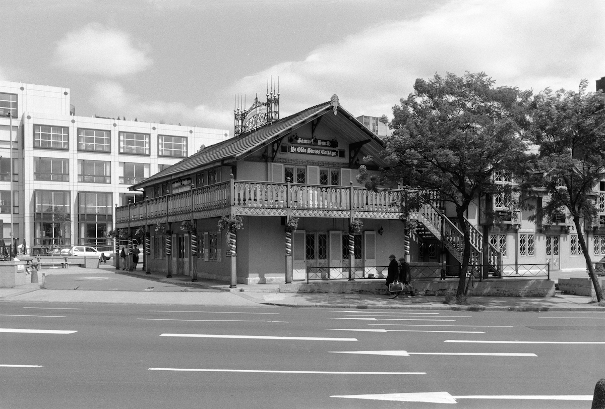 Ye Olde Swiss Cottage, Finchley Rd, Camden, 1988