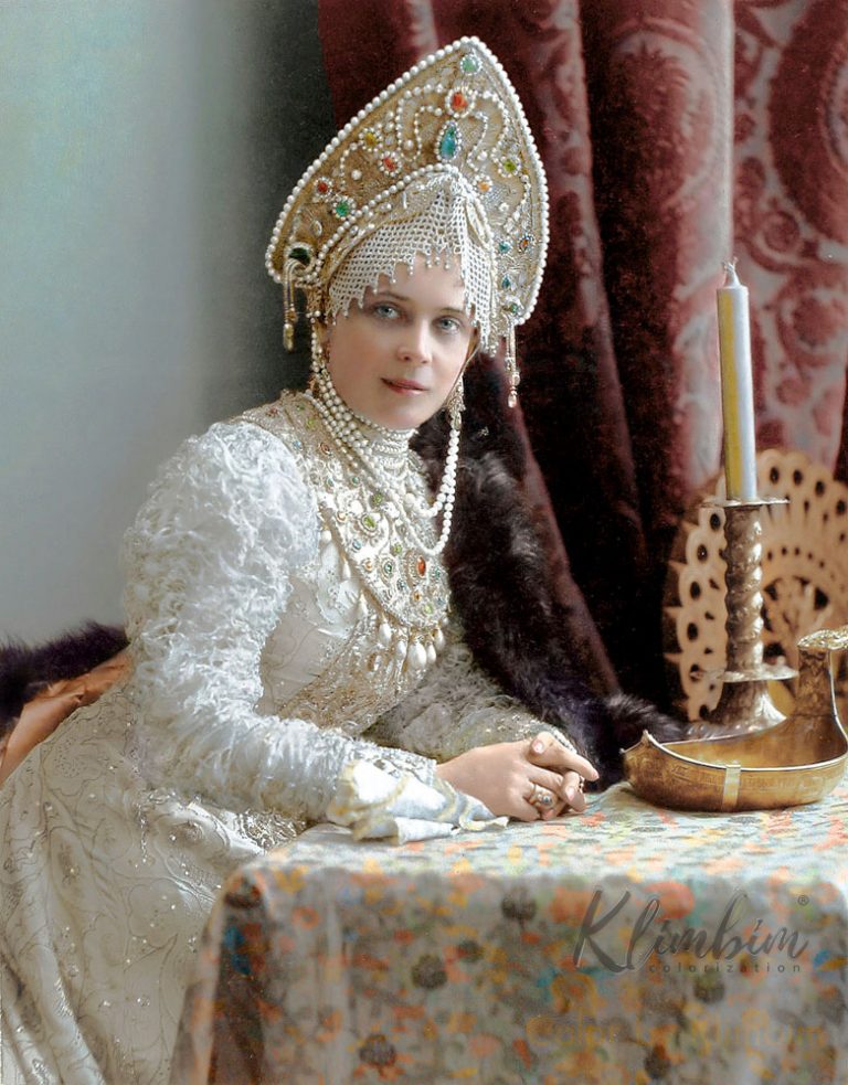 Photographs Of The Romanovs' Final Ball In Color, St Petersburg, Russia ...