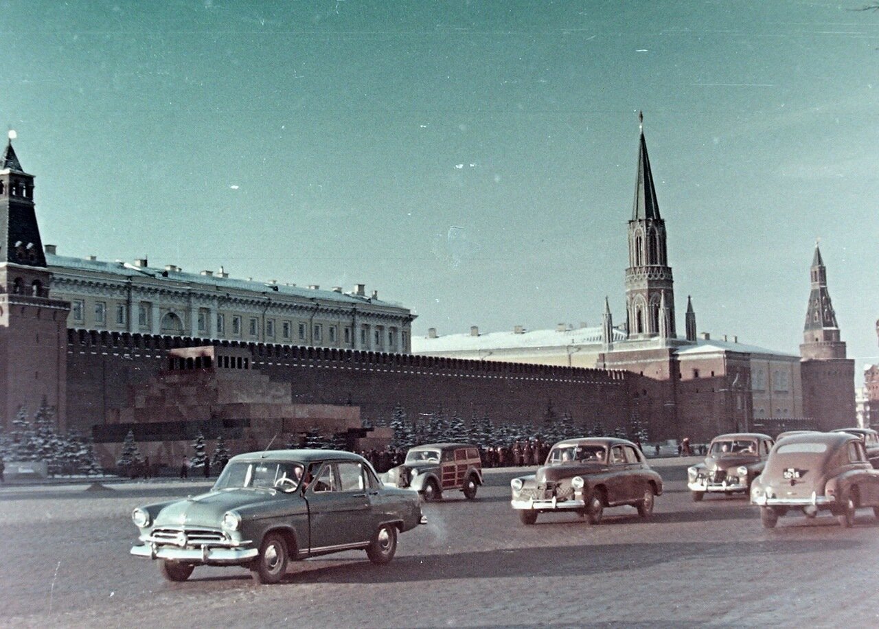 photographs of Moscow and St Petersburg in Color - 1958