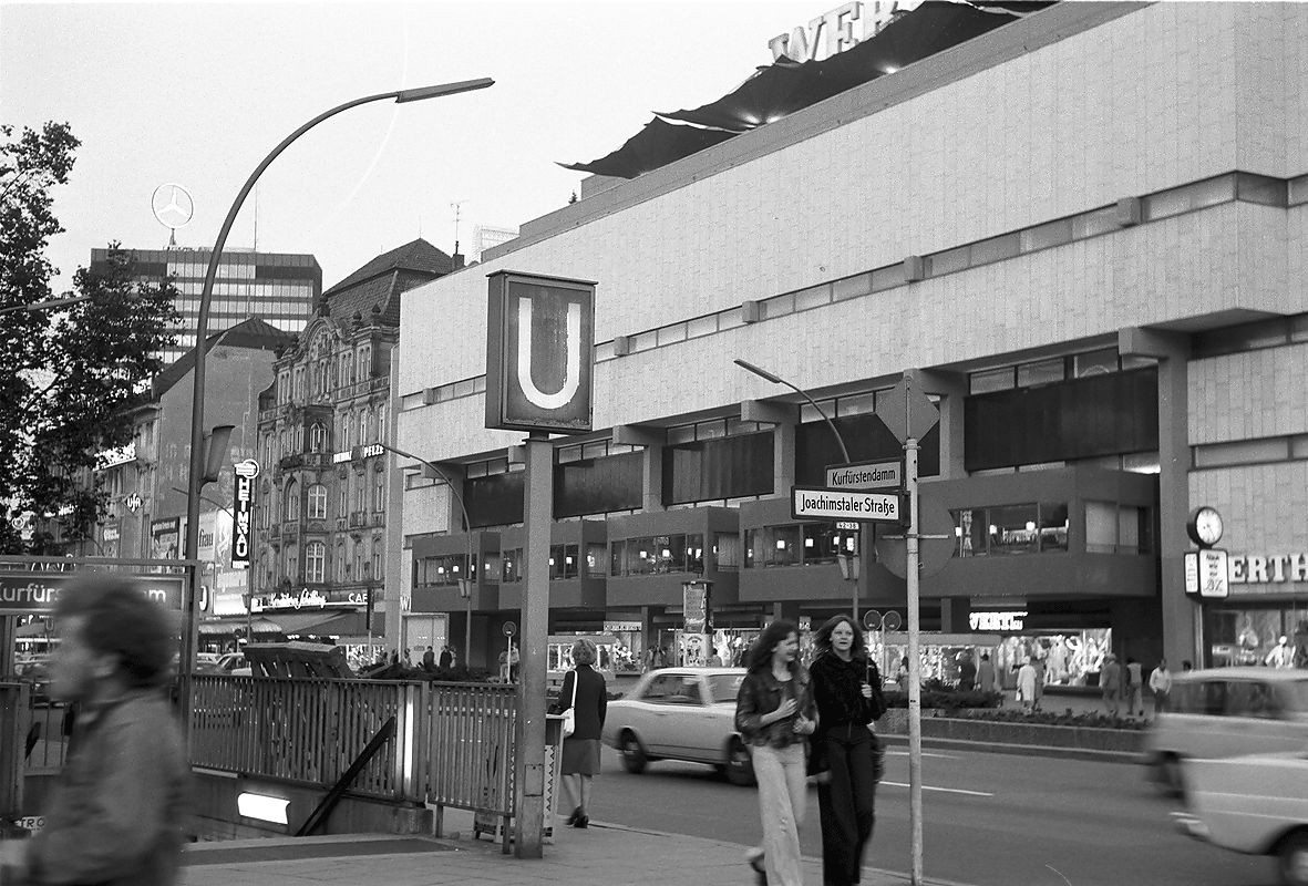Kurfürstendamm ab Kreuzung Joachimsthaler Straße in Berlin-Charlottenburg. 1972