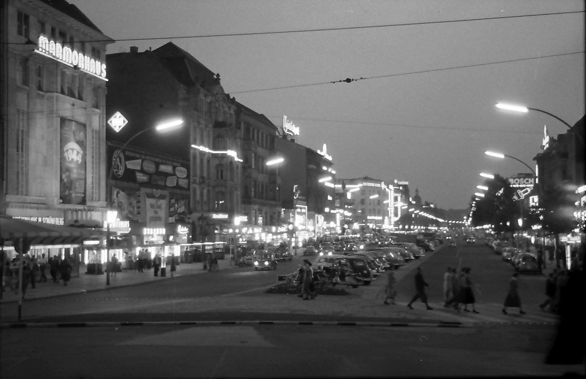 Kurfürstendamm ab dem Breitscheidplatz in Berlin-Charlottenburg. DateJuly 1957
