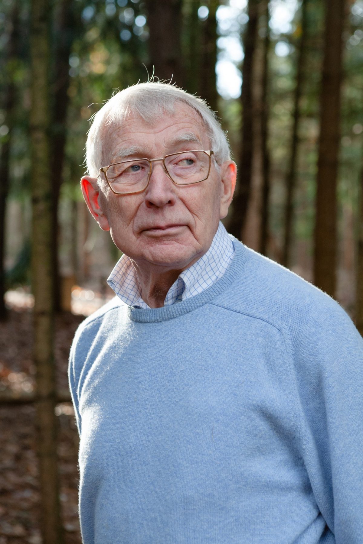 Lou Ottens in his garden in 2007, during an interview for 'De Ingenieur', the periodical of the Dutch Royal Institute of Engineers Jordi Huisman - Jordi Huisman