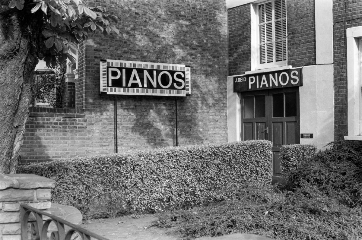J Reid, Pianos, St Ann's Rd, South Tottenham, Haringey, 1989