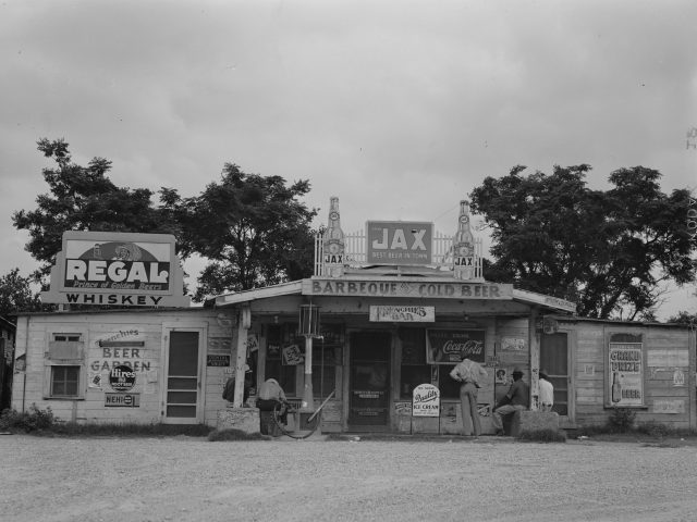 When Gas was 15c a gallon - US Filling Stations 1937-1942 - Flashbak