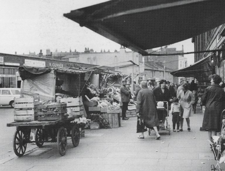 Pictures of Post-War Lambeth compared to the year 2000 - Flashbak