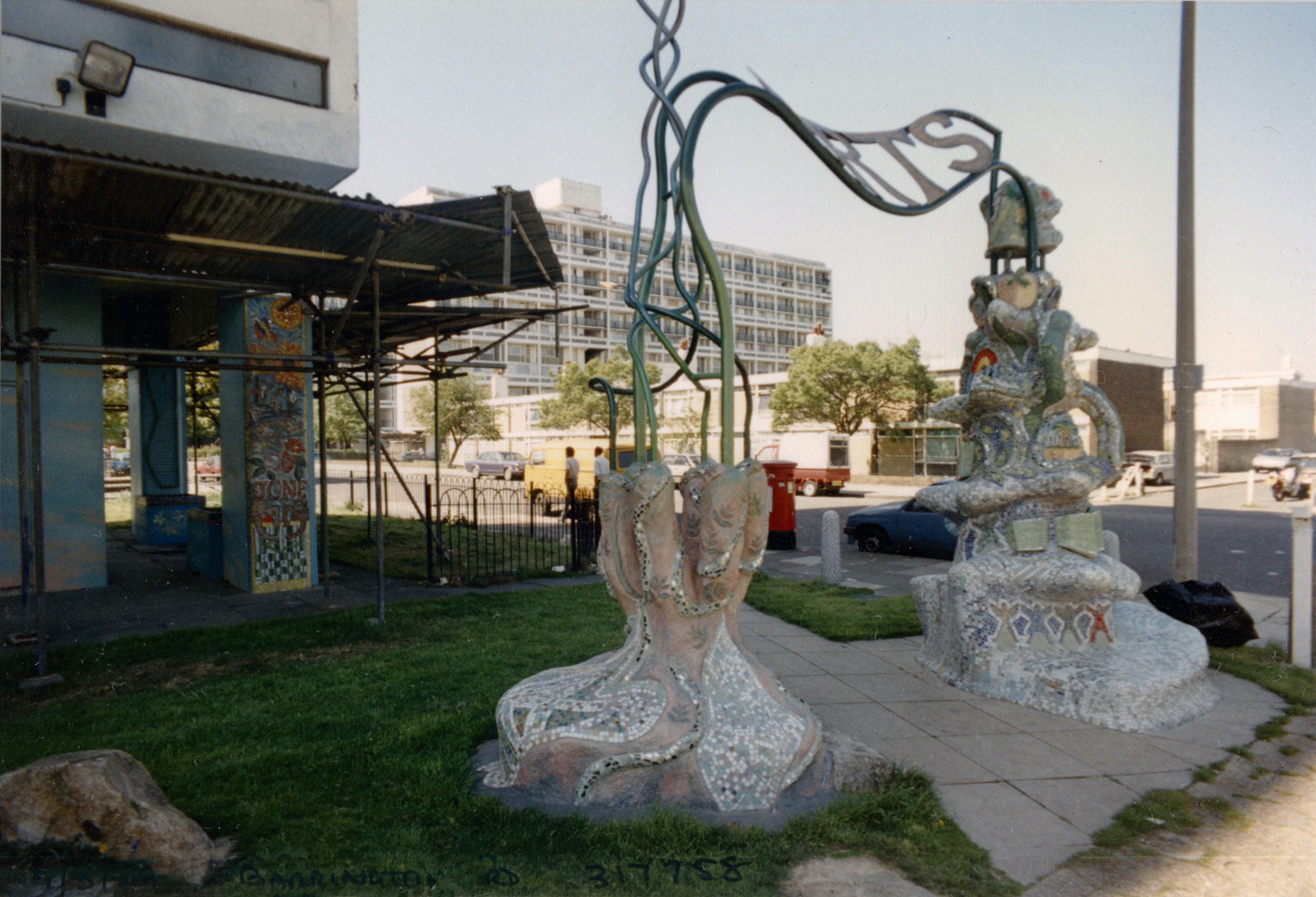 Sculpture, Flats, Barrington Rd, Brixton, 1989, Lambeth, Loughborough Estate,