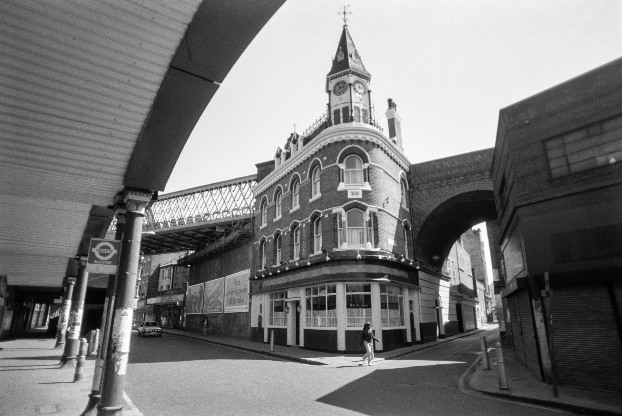 The Railway Hotel, Electric Avenue, Atlantic Rd, Brixton, Lambeth, 1989