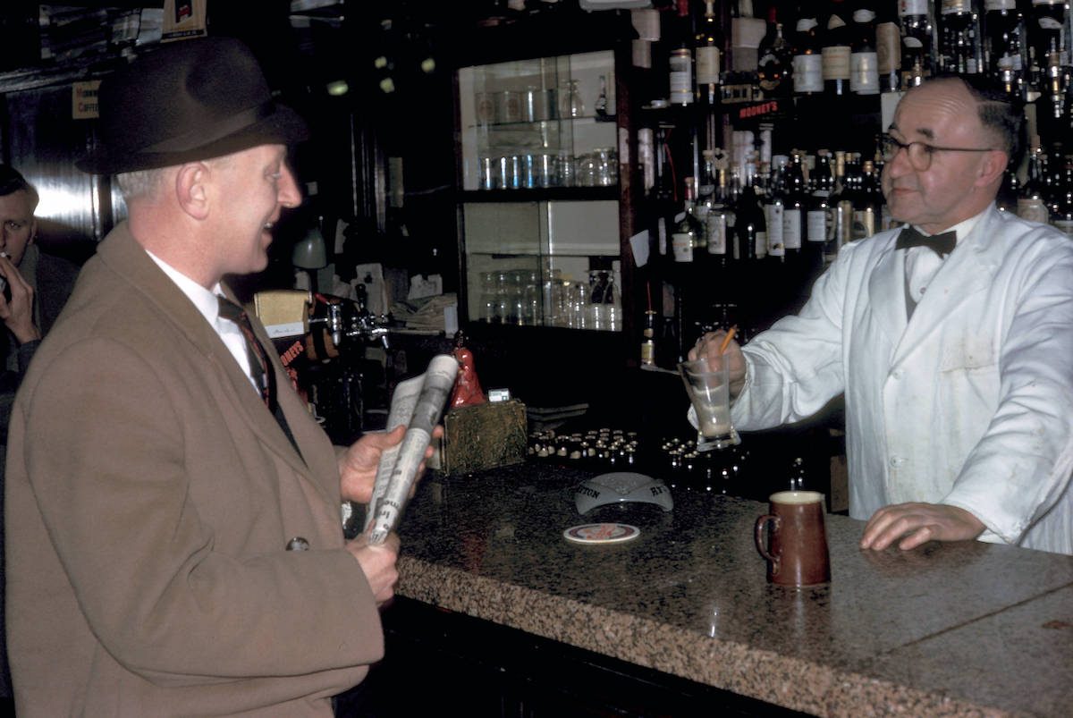 Dublin, bartender and customer in Bruxelles Bar 1964