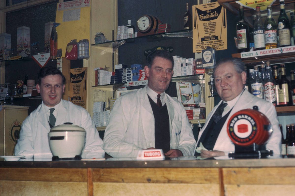 Dublin, bartenders in pub 1964