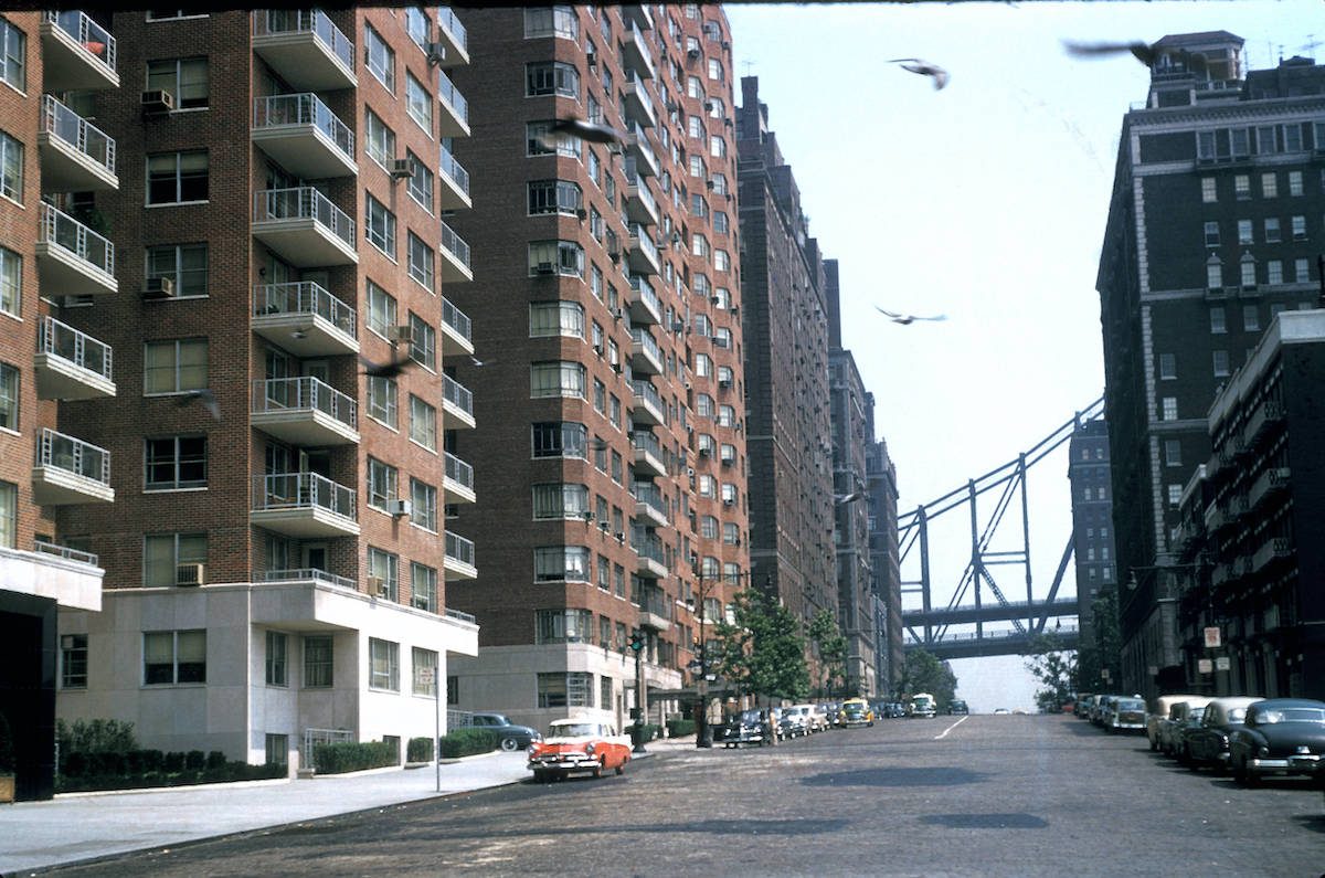 New York, Manhattan, residential street in Sutton Place neighborhood 56