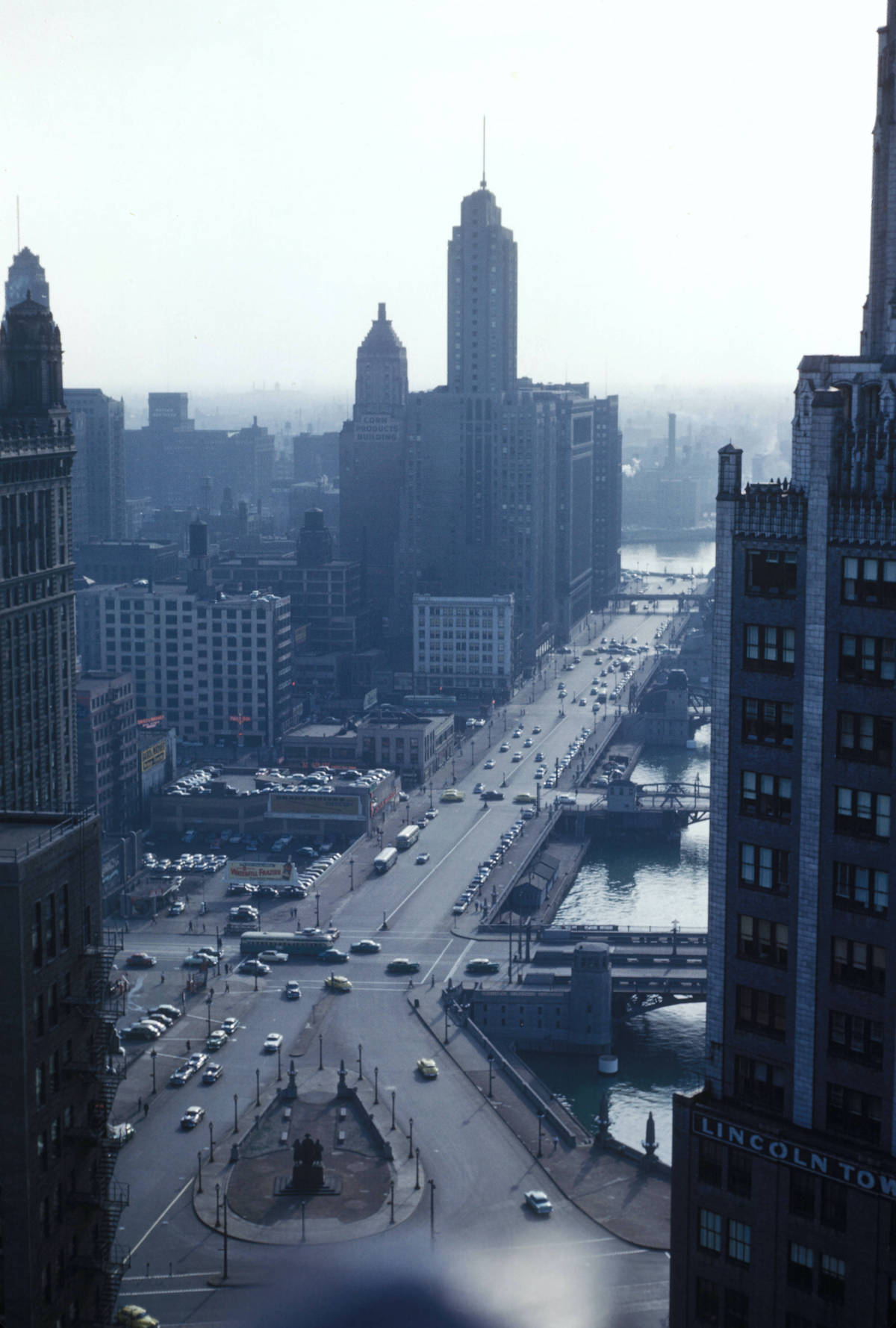 Wacker Drive from 333 N. Michigan Ave., Chicago - Flashbak 