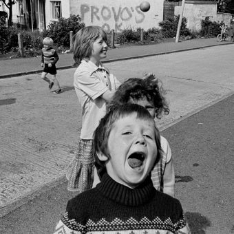 Children playing, probably Derry, 1978 - Flashbak