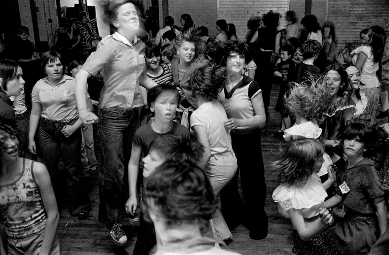 community-centre-disco-catholic-west-belfast-1978-flashbak