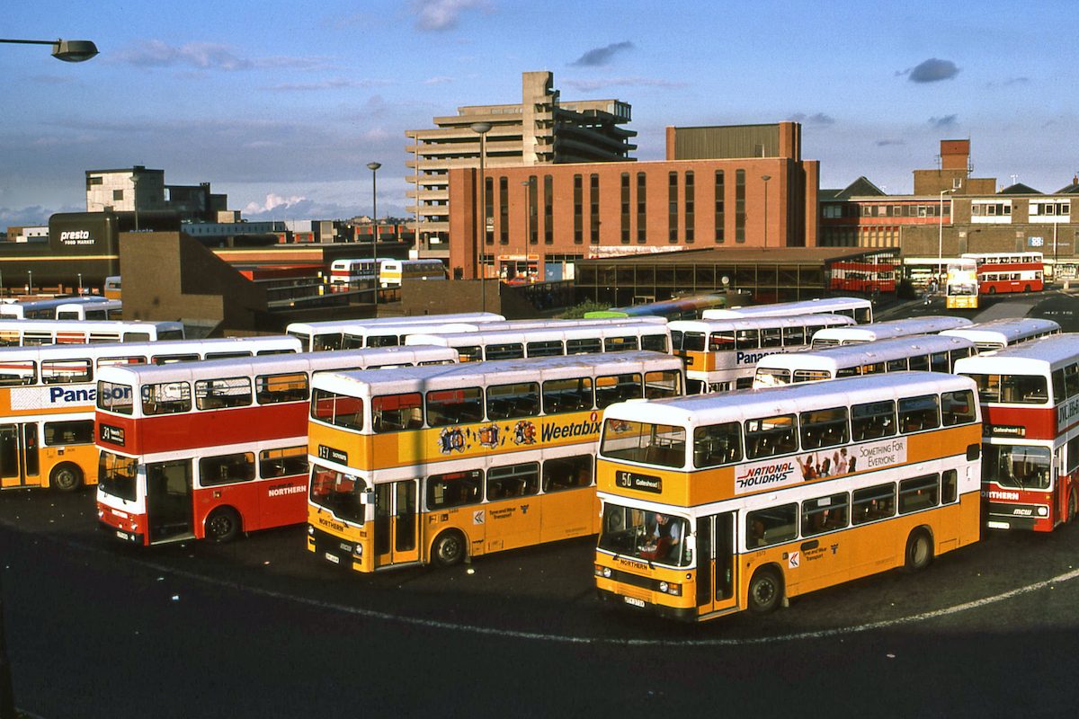 Before the growth of foliage got in the way this was a favourite viewpoint for bus enthusiasts at Gateshead Interchange. This was the scene in October 1986