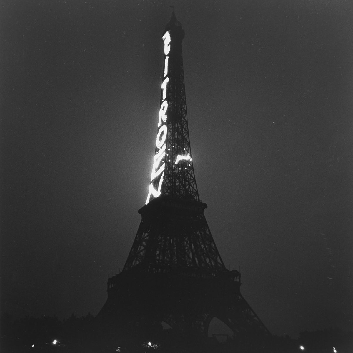 Roger Schall, Tour Eiffel, 1935
