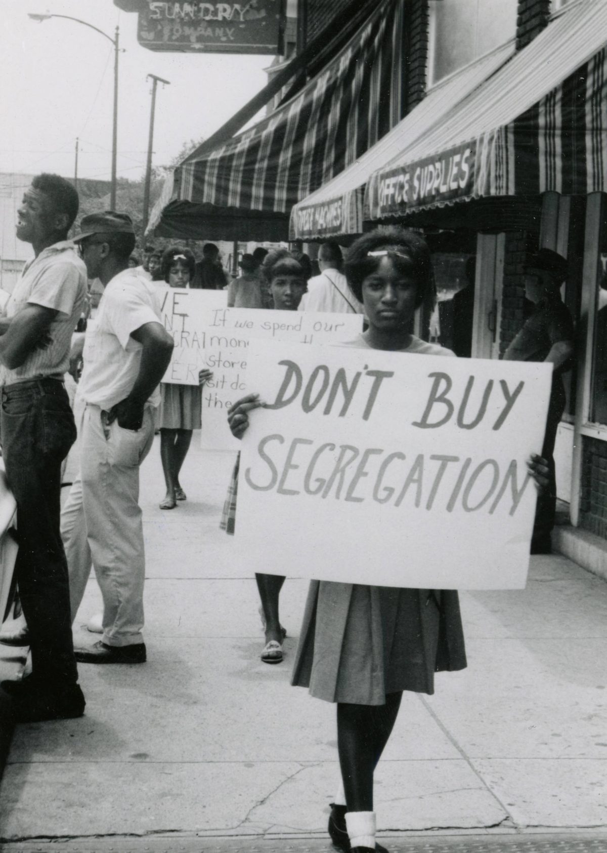 Don't Buy Segregation. Protesters near Southside Sundry and Southside Business Machines, Farmville, Va., July 1963