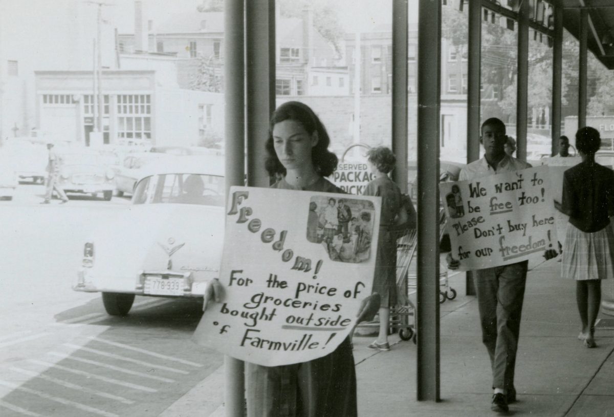 Protesters carry signs at Safeway, Farmville, Va., August 1963