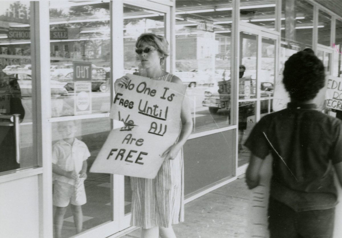 Protesters picket outside Grants while child watches, Farmville Shopping Center, August 1963