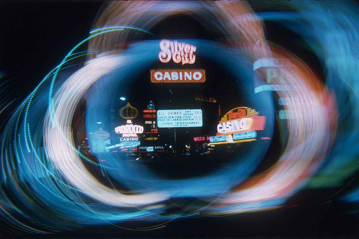 December 1976 The Strip, Las Vegas. (photo by Gerry Cranham)