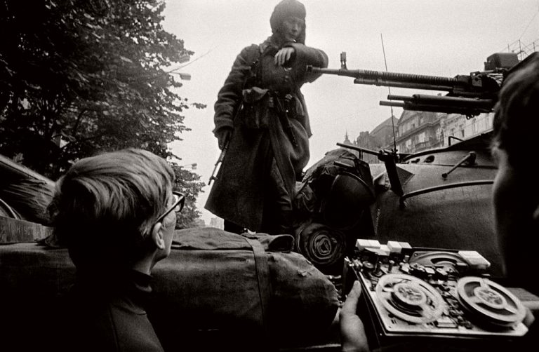 Josef Koudelka: The Soviet Invasion Of Prague In Photos, August 1968 ...