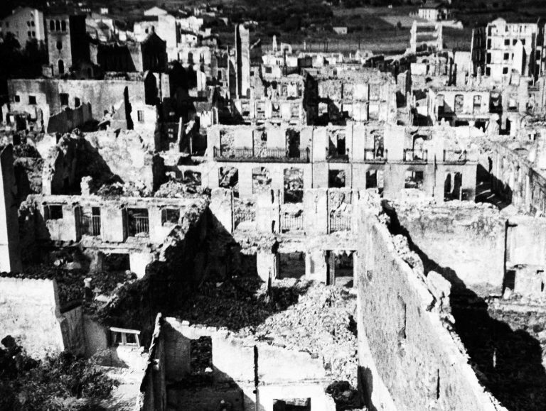 Spanish Civil War Guernica 1937 - Flashbak