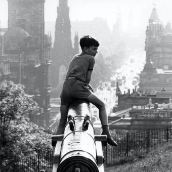 An English Student’s Street Photographs of Edinburgh In the 1950s and 1960s